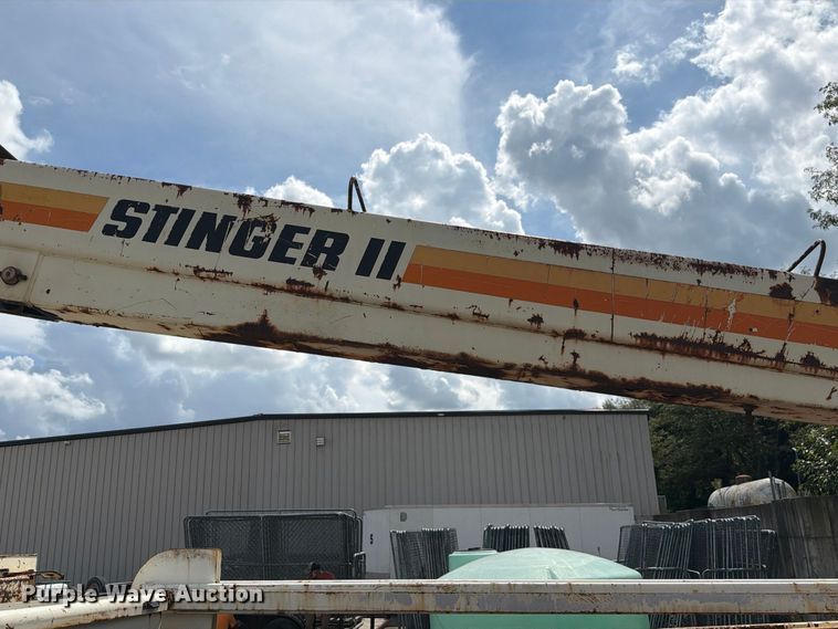 image for item DZ4825 1979 Ford F800 crane truck