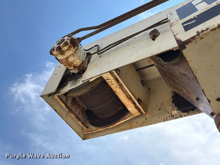 image for item DZ4825 1979 Ford F800 crane truck