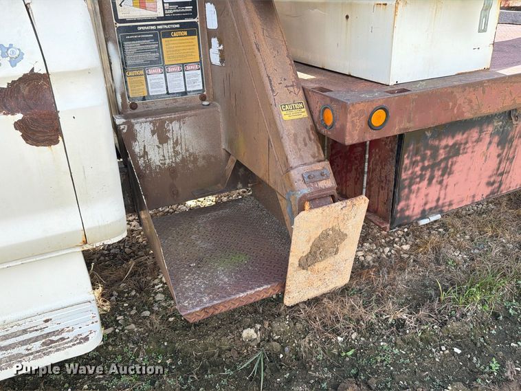 image for item DZ4825 1979 Ford F800 crane truck