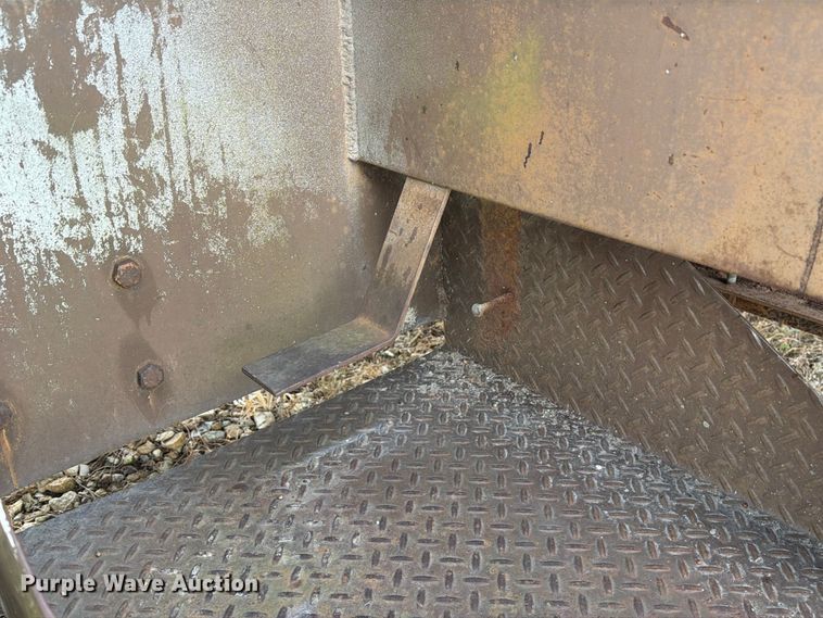 image for item DZ4825 1979 Ford F800 crane truck