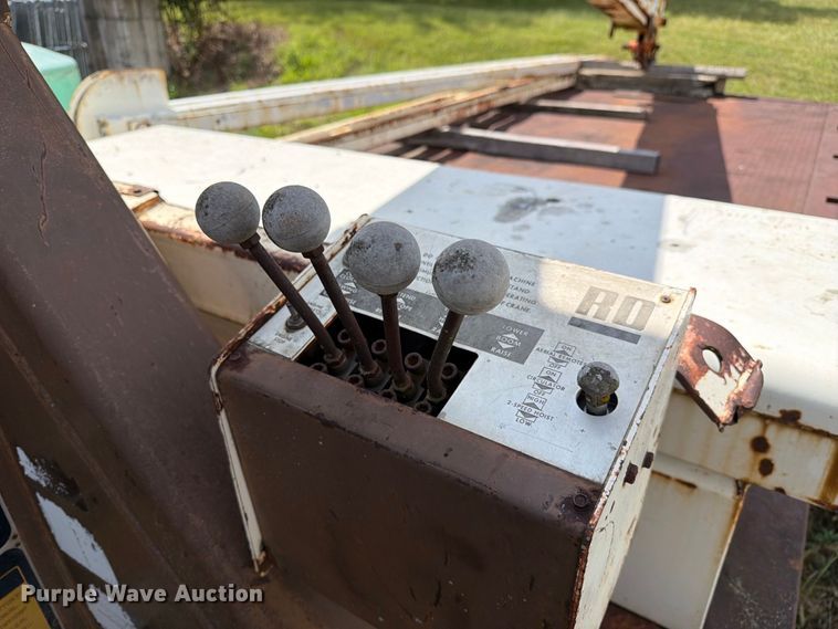 image for item DZ4825 1979 Ford F800 crane truck