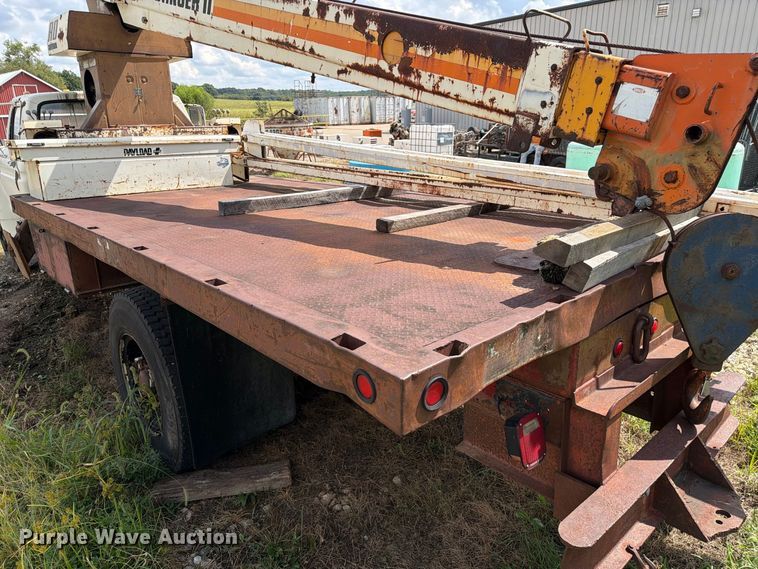image for item DZ4825 1979 Ford F800 crane truck