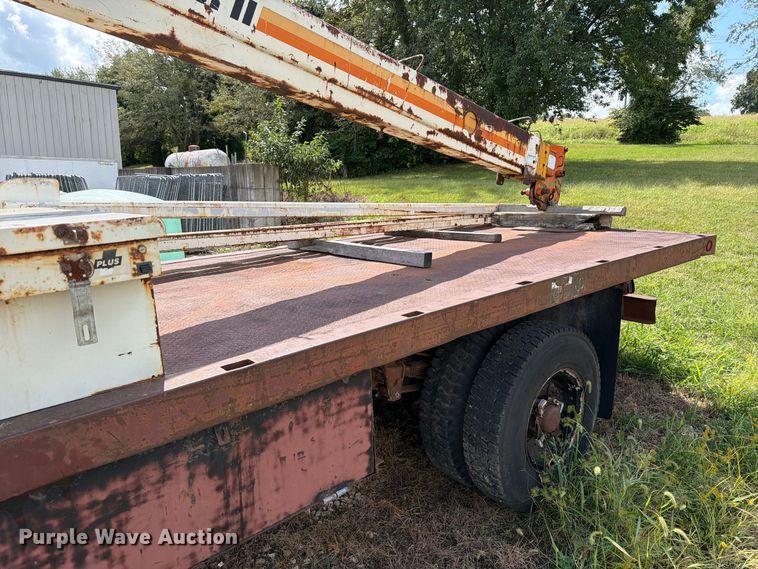 image for item DZ4825 1979 Ford F800 crane truck