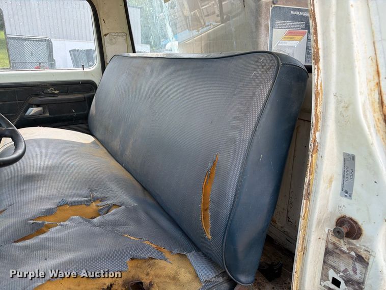 image for item DZ4825 1979 Ford F800 crane truck