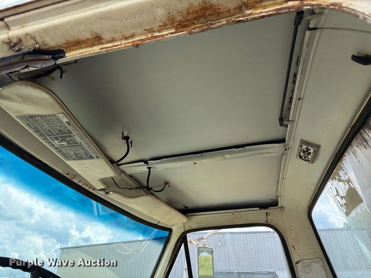 image for item DZ4825 1979 Ford F800 crane truck