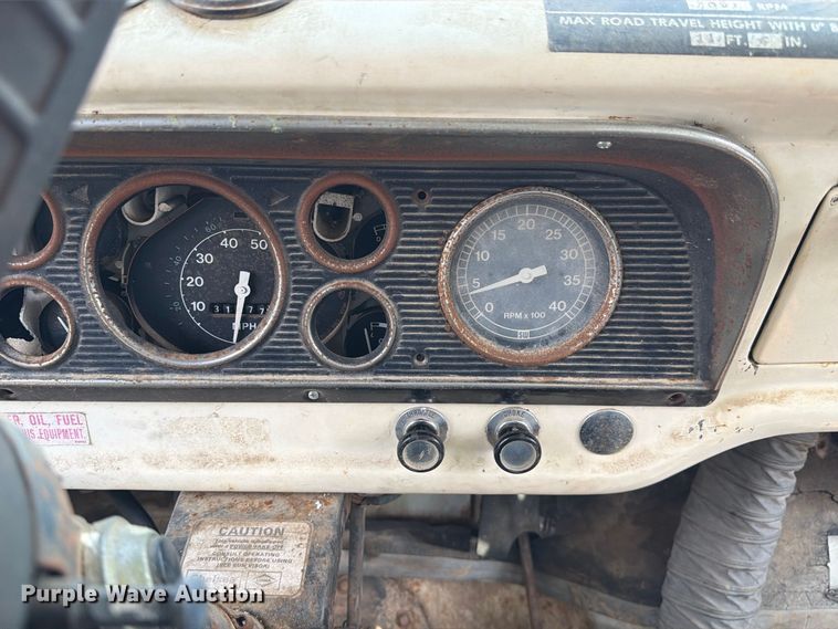 image for item DZ4825 1979 Ford F800 crane truck
