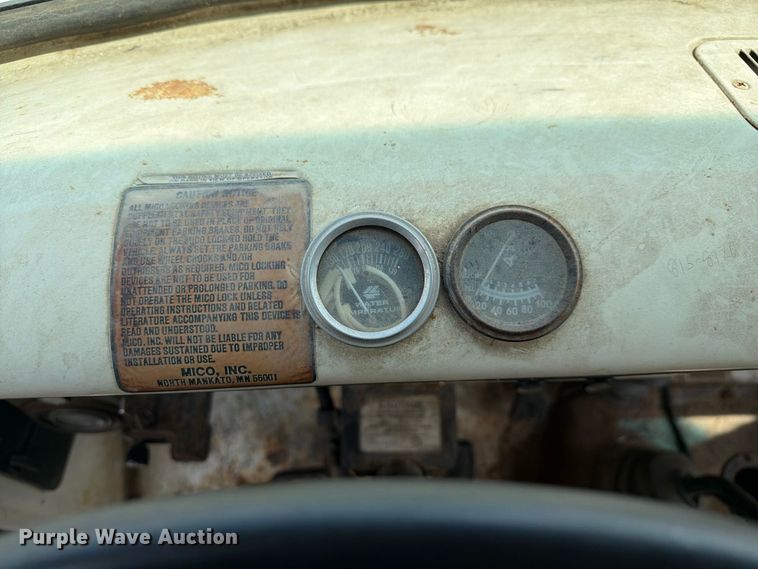 image for item DZ4825 1979 Ford F800 crane truck