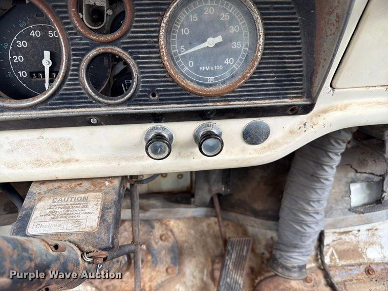 image for item DZ4825 1979 Ford F800 crane truck