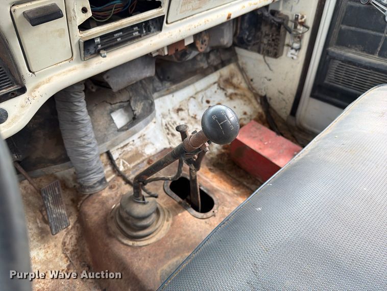 image for item DZ4825 1979 Ford F800 crane truck