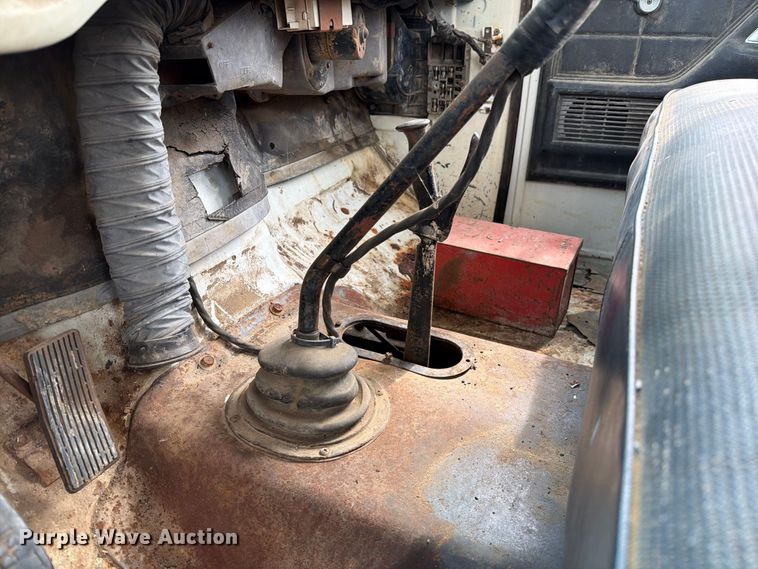 image for item DZ4825 1979 Ford F800 crane truck