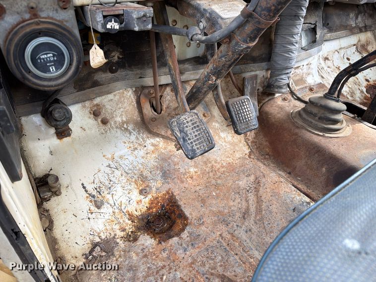 image for item DZ4825 1979 Ford F800 crane truck
