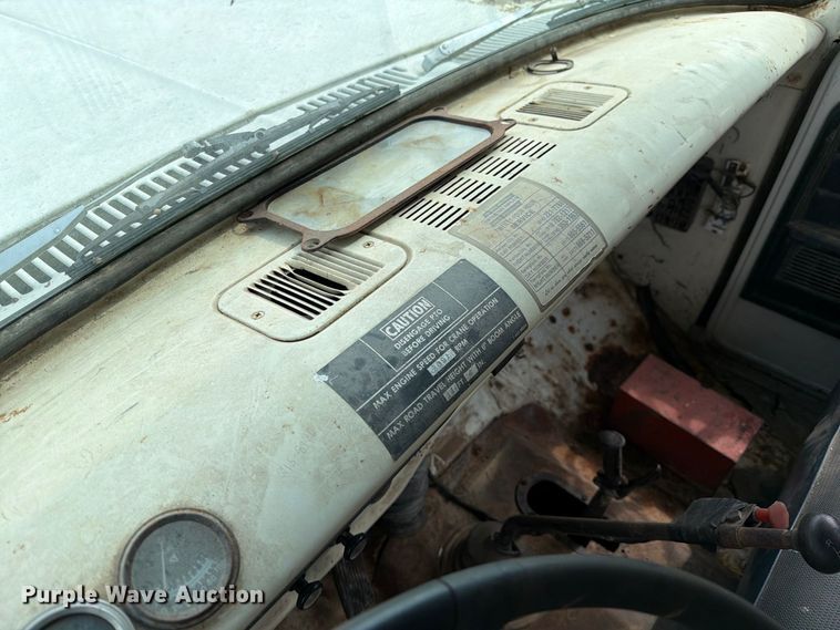 image for item DZ4825 1979 Ford F800 crane truck