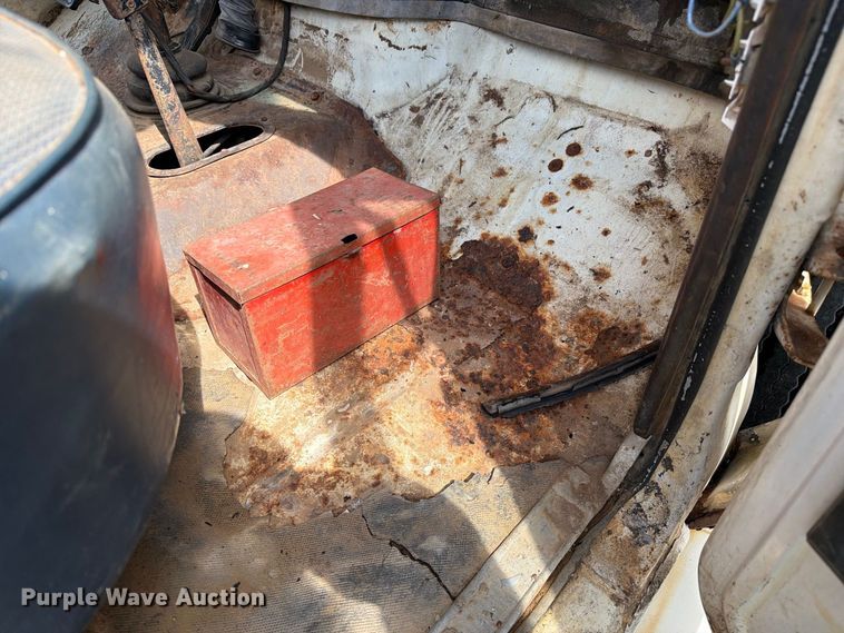 image for item DZ4825 1979 Ford F800 crane truck