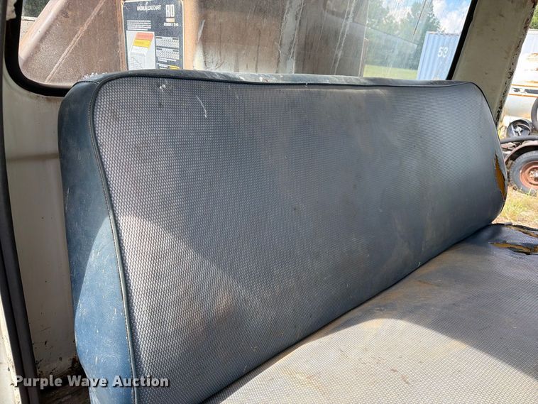 image for item DZ4825 1979 Ford F800 crane truck