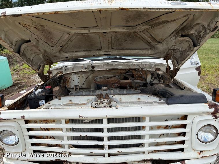 image for item DZ4825 1979 Ford F800 crane truck