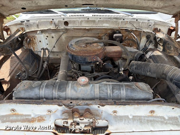 image for item DZ4825 1979 Ford F800 crane truck