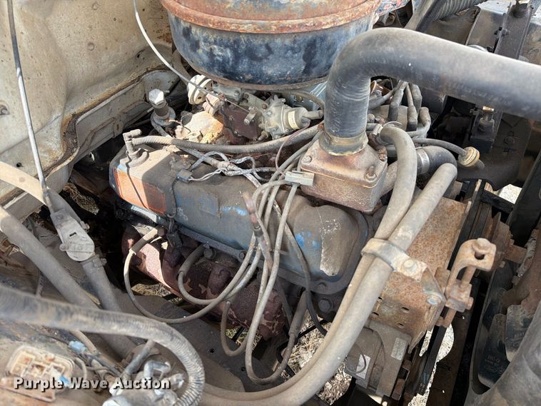 image for item DZ4825 1979 Ford F800 crane truck