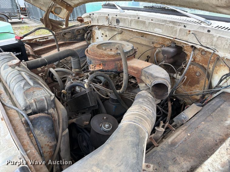 image for item DZ4825 1979 Ford F800 crane truck