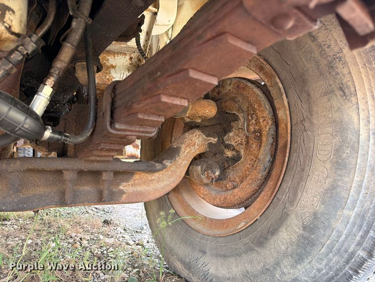 image for item DZ4825 1979 Ford F800 crane truck