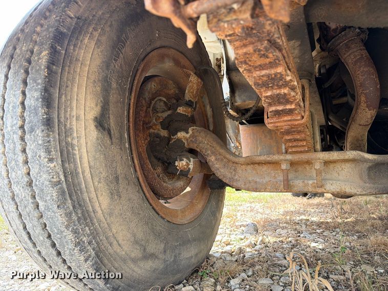 image for item DZ4825 1979 Ford F800 crane truck