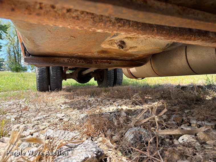 image for item DZ4825 1979 Ford F800 crane truck