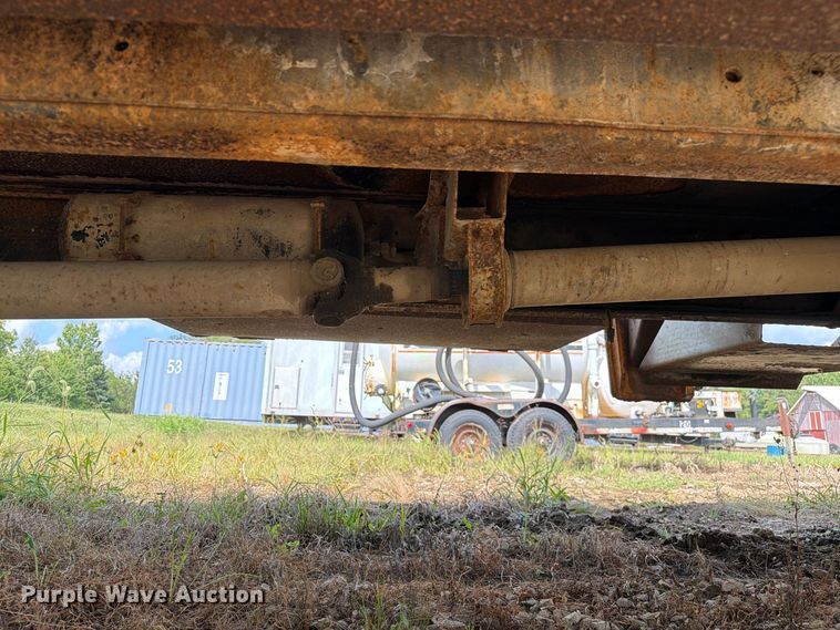image for item DZ4825 1979 Ford F800 crane truck