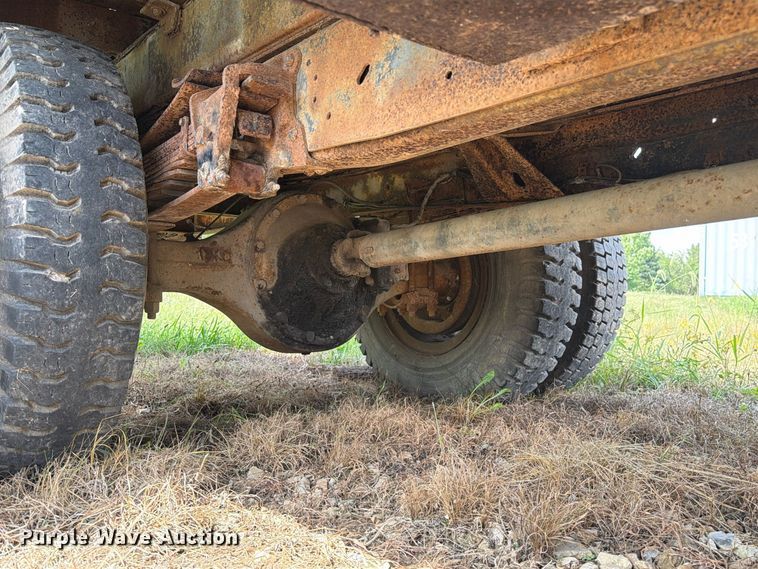 image for item DZ4825 1979 Ford F800 crane truck