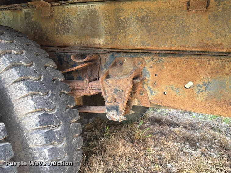 image for item DZ4825 1979 Ford F800 crane truck