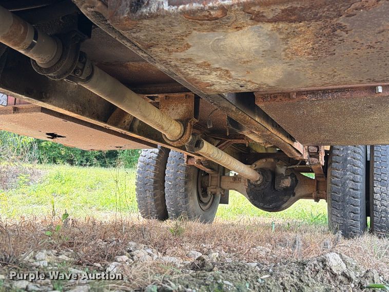 image for item DZ4825 1979 Ford F800 crane truck