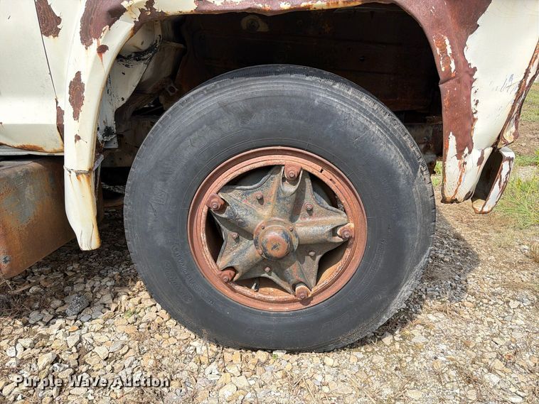 image for item DZ4825 1979 Ford F800 crane truck