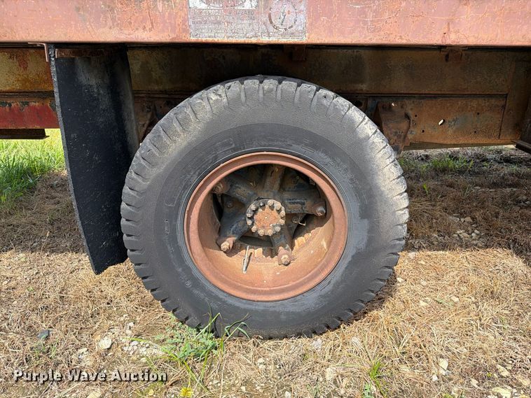 image for item DZ4825 1979 Ford F800 crane truck