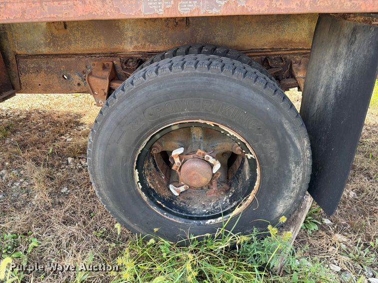 image for item DZ4825 1979 Ford F800 crane truck