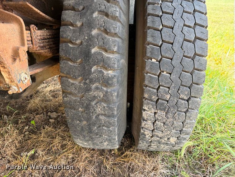 image for item DZ4825 1979 Ford F800 crane truck