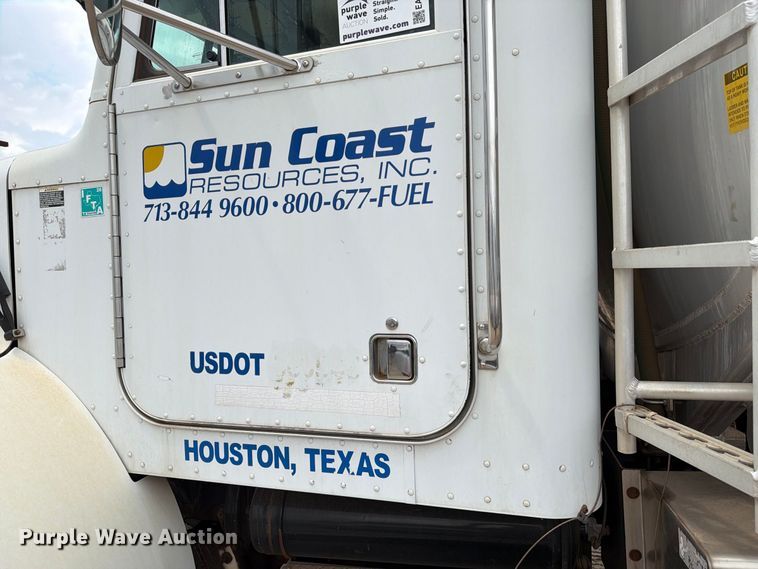 image for item EA7331 2003 Peterbilt 330 fuel truck