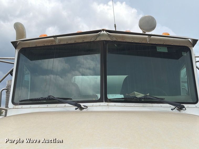 image for item EA7331 2003 Peterbilt 330 fuel truck
