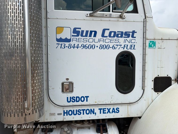 image for item EA7331 2003 Peterbilt 330 fuel truck
