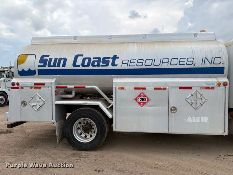 image for item EA7331 2003 Peterbilt 330 fuel truck