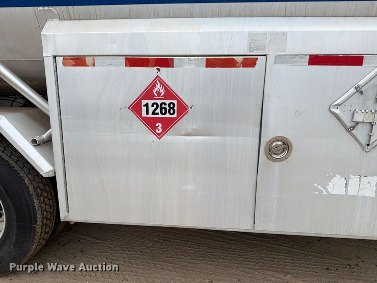image for item EA7331 2003 Peterbilt 330 fuel truck