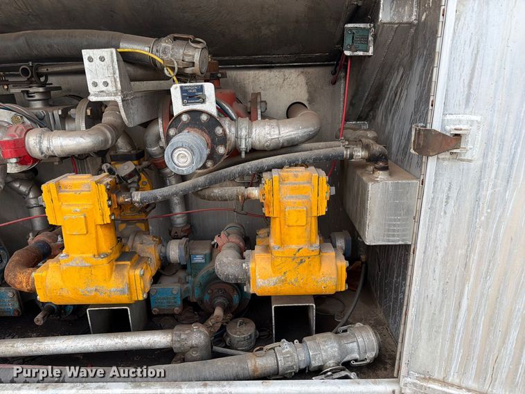 image for item EA7331 2003 Peterbilt 330 fuel truck