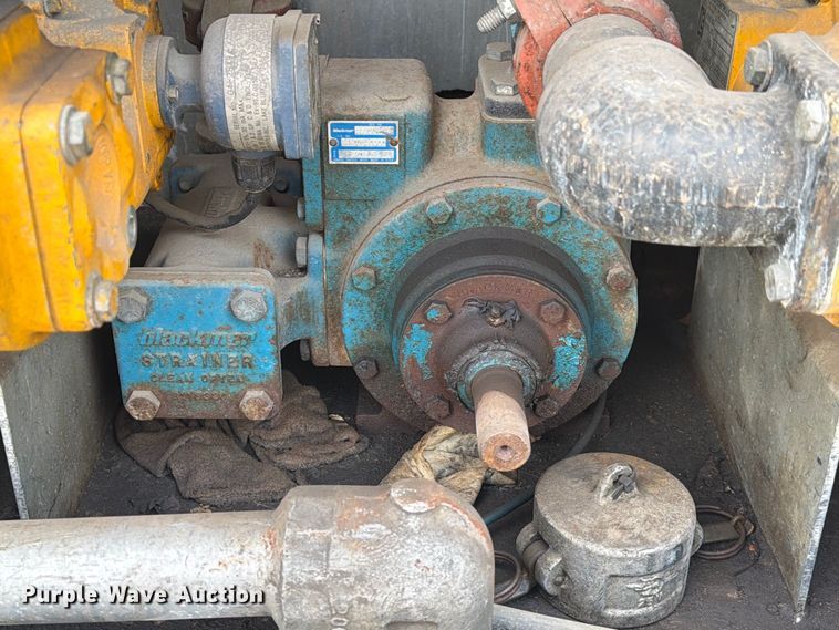 image for item EA7331 2003 Peterbilt 330 fuel truck