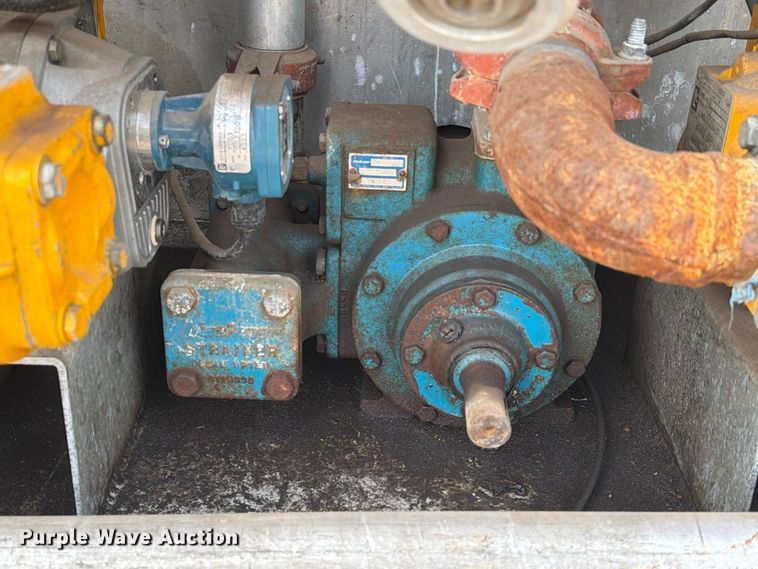 image for item EA7331 2003 Peterbilt 330 fuel truck