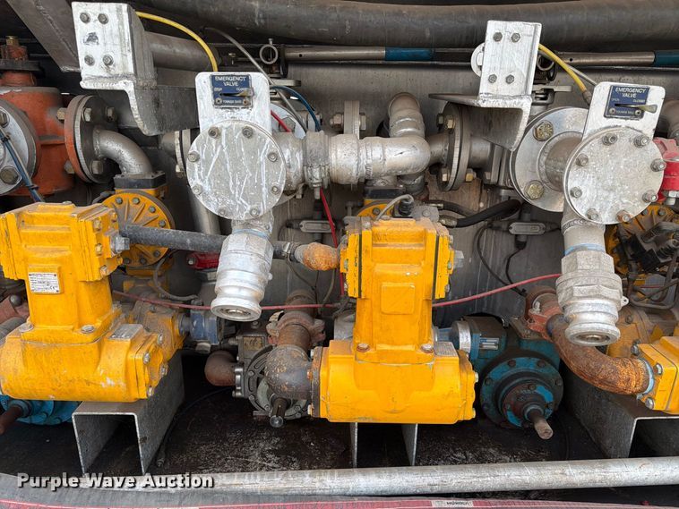 image for item EA7331 2003 Peterbilt 330 fuel truck