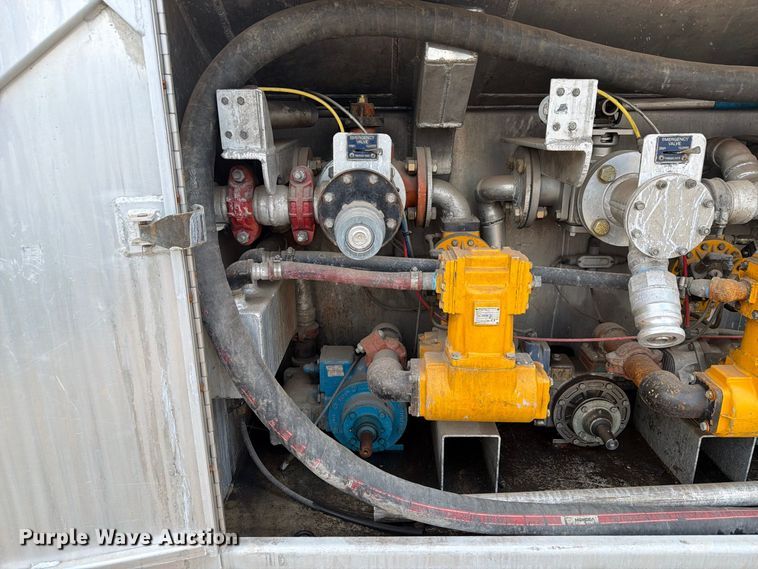 image for item EA7331 2003 Peterbilt 330 fuel truck
