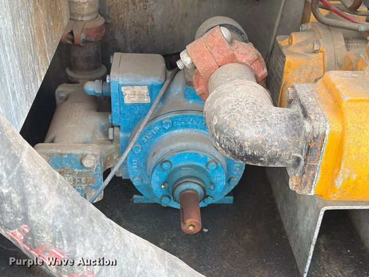 image for item EA7331 2003 Peterbilt 330 fuel truck