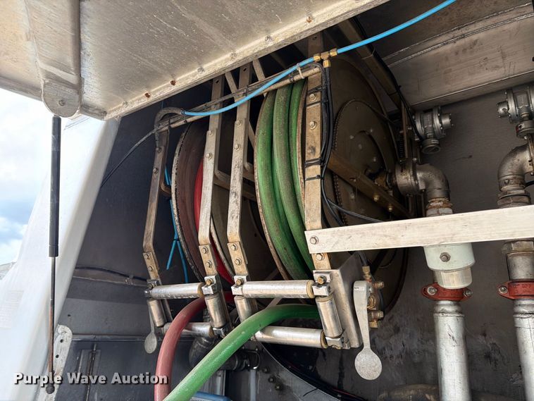 image for item EA7331 2003 Peterbilt 330 fuel truck