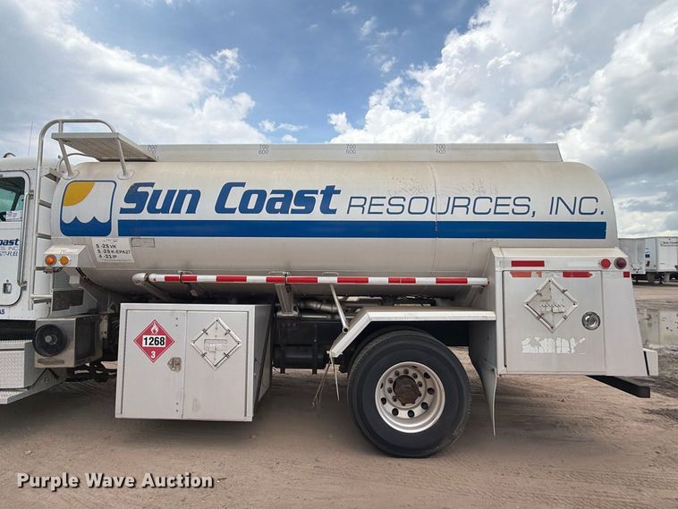 image for item EA7331 2003 Peterbilt 330 fuel truck