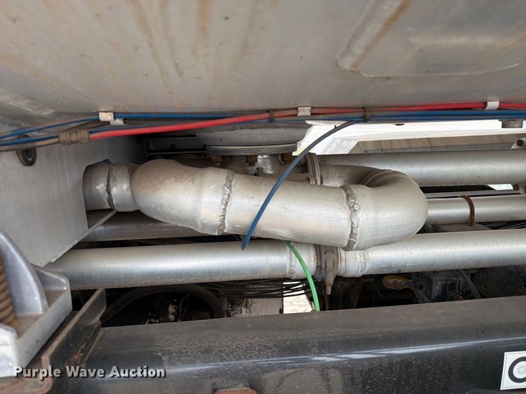 image for item EA7331 2003 Peterbilt 330 fuel truck