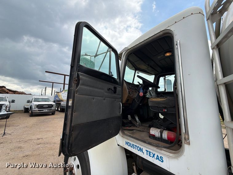image for item EA7331 2003 Peterbilt 330 fuel truck
