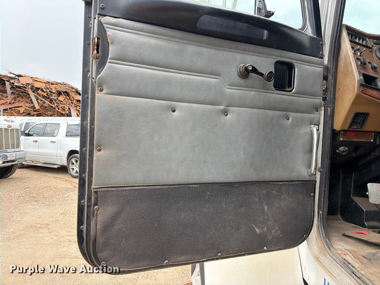 image for item EA7331 2003 Peterbilt 330 fuel truck