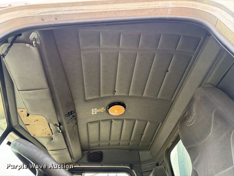 image for item EA7331 2003 Peterbilt 330 fuel truck